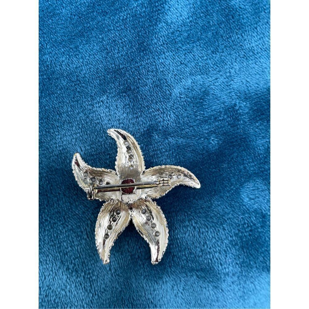 Vintage Gold Tone Starfish Brooch Pin Pearl Rhinestones 2" Fashion Jewelry - Picture 2 of 5